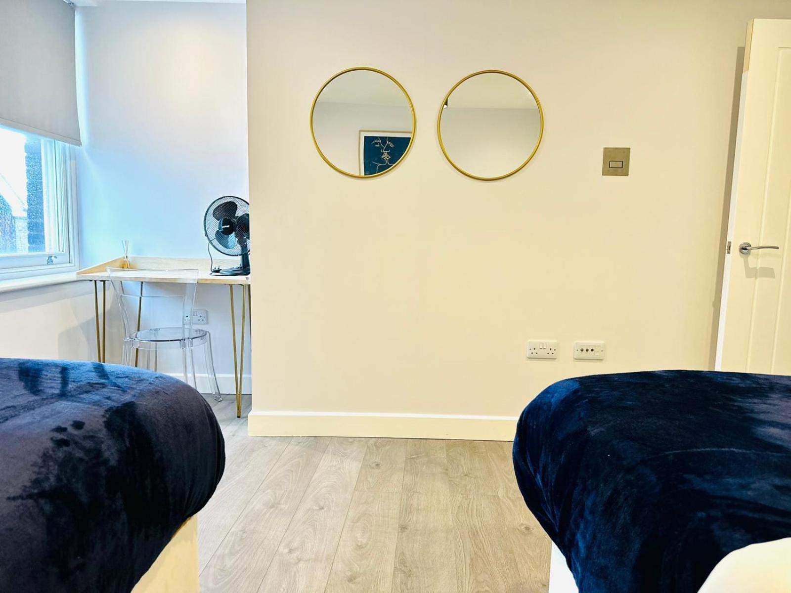 Spacious - 5 Min Walk To Beach Apartment
