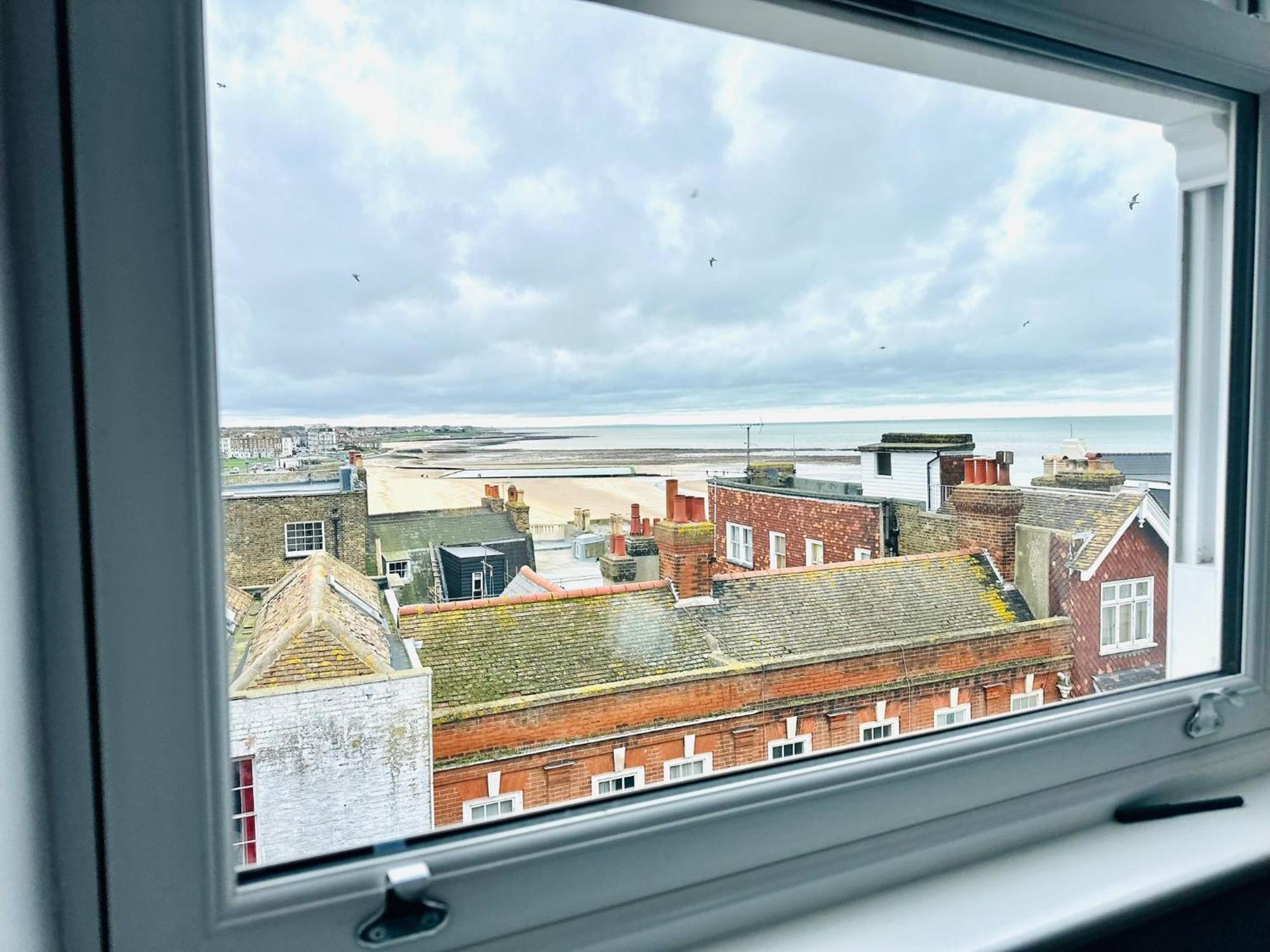 Spacious - 5 Min Walk To Beach *